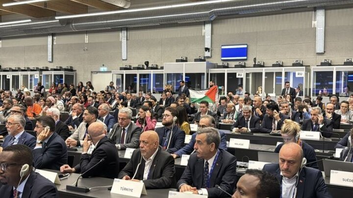 اعتراضات حاضران سخنرانی مقام صهیونیستی را ناتمام گذاشت