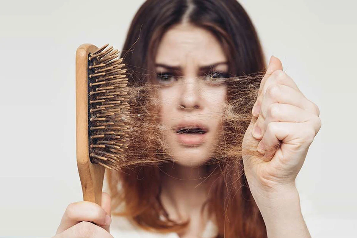 معمای ریزش مو پس از زایمان؛ چرا مادران با کم‌مویی مواجه می‌شوند؟