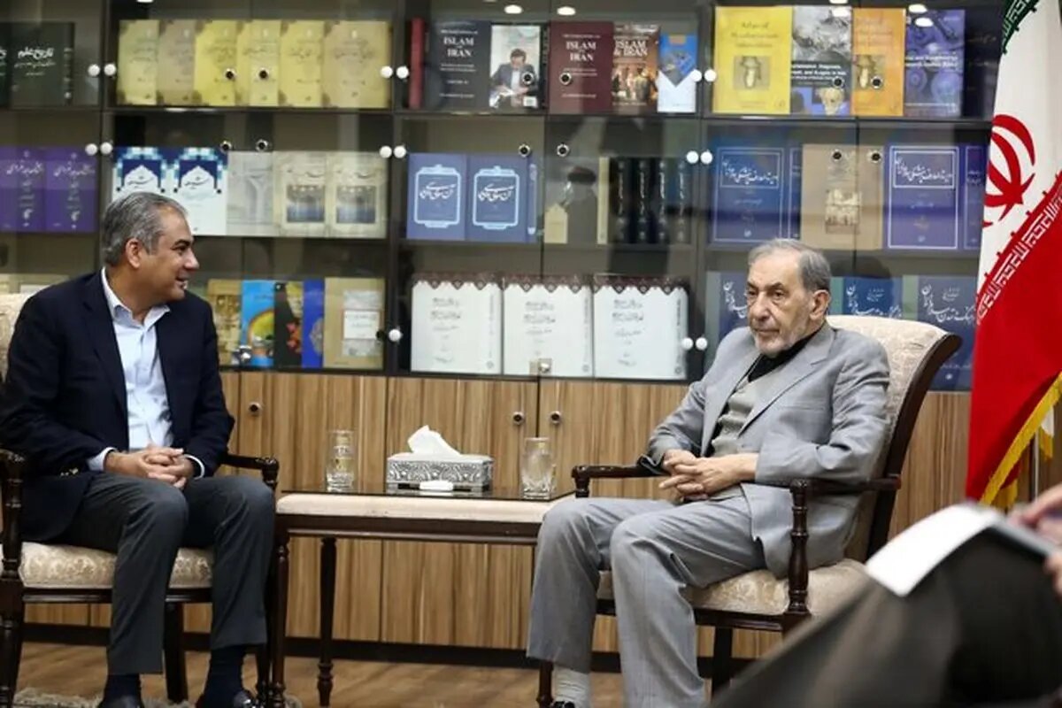 مشاور مقام معظم رهبری: مذاکره با آمریکا تنها با حفظ خطوط قرمز امکان‌پذیر است