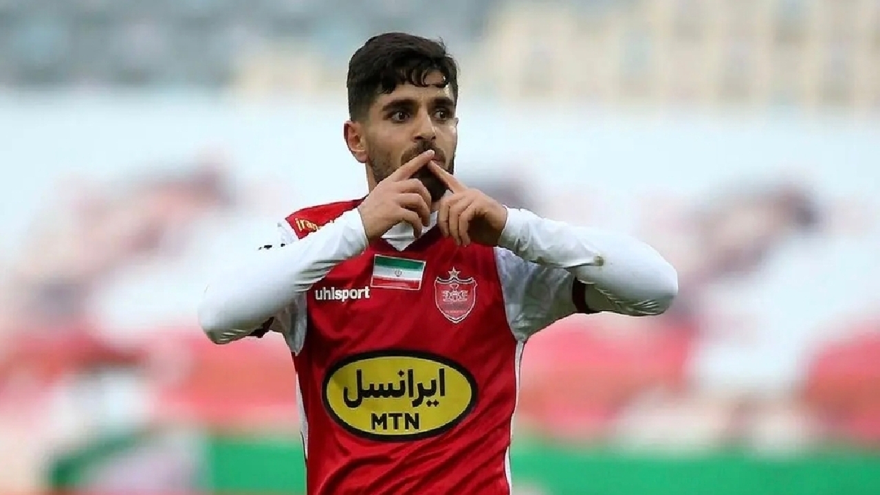تمدید رسمی؛ محمد عمری سه سال دیگر در تیم فوتبال پرسپولیس ماندنی شد
