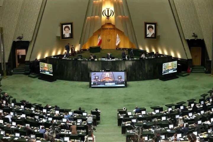 خبر خوش برای بازنشستگان تأمین‌اجتماعی: مجلس برای حفظ بانک رفاه آستین بالا زد