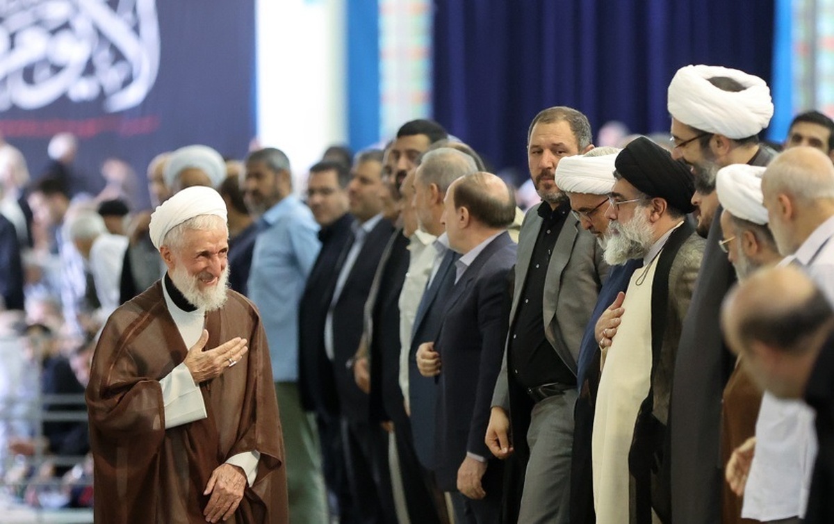 یک هشدار جدی: چرا سپردن تریبون نمازجمعه به چهره‌های جنجالی به ضرر افکار عمومی است؟