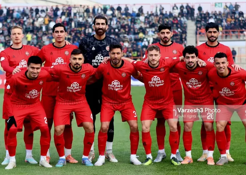 تیم فوتبال  تراکتور به علت بارش برف سنگین زمین‌گیر شد