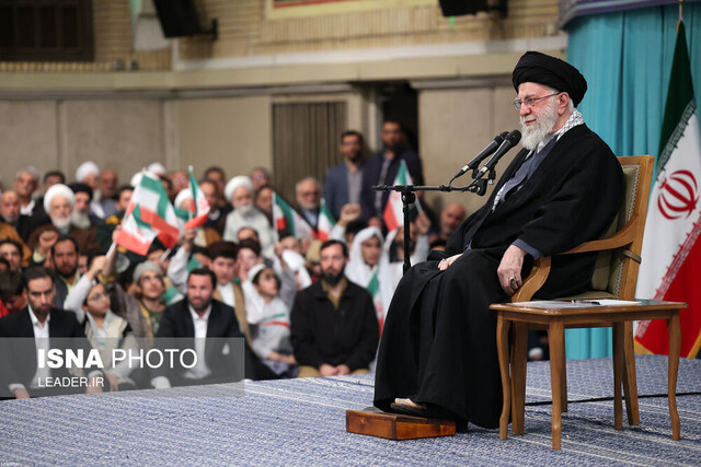 رهبر انقلاب اسلامی: رئیس‌جمهور آمریکا را به دلیل تهمت‌های سنگین، مجرم می‌دانیم
