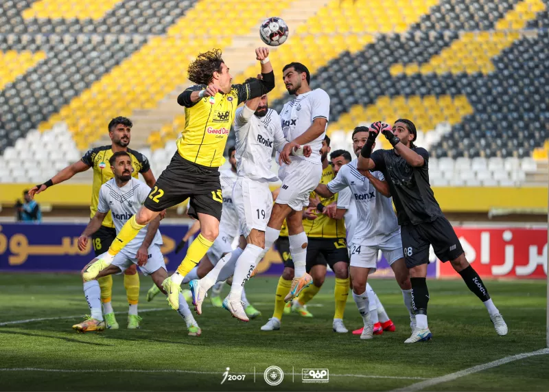 سپاهان باز هم در نقش‌جهان گیر کرد! عادت بد ترک نشد