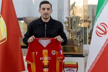 فولاد به فرشاد احمدزاده اجازه بازی می‌دهد! شایعات رد شد!