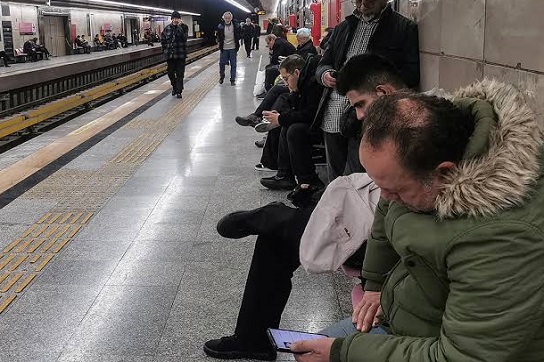 اینترنت کمیاب در ایران؛ از «کانفینگ»‌های میلیونی تا هات‌اسپات سیم‌کارت‌های سفید