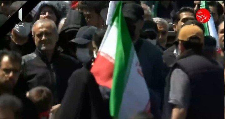 رئیس‌جمهوری در میان سوگواران چهل شهادت رهبر شهید حضور یافت