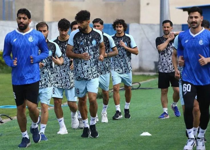 بازگشت تنها مربی خارجی تیم فوتبال استقلال؛ اوزجان بیزاتی دوباره در تمرین آبی‌ها