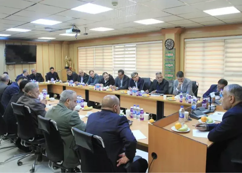 نشست بی‌سابقه مدیران عامل لیگ برتر در سازمان لیگ+ عکس