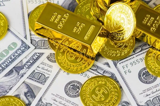 تضاد جالب بازارها؛اونس جهانی طلا اوج گرفت، دلار افت کرد
