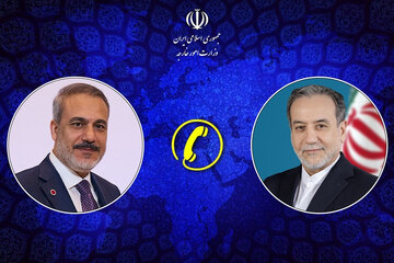 گفت‌وگوی تلفنی فیدان و عراقچی درباره تازه‌ترین تحولات مذاکرات تهران–واشنگتن