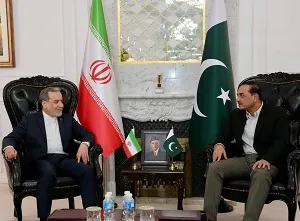 دیدار مهم سید عباس عراقچی با فرمانده ارتش پاکستان در اسلام‌آباد؛ گفت‌وگو درباره آتش‌بس و تحولات منطقه
