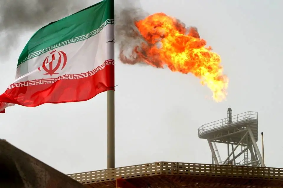 ایران با کاهش تدریجی تولید نفت مانع آسیب به مخازن و کنترل بازار؛ آمریکا محموله‌های نفتی ایران را هدف قرار می‌دهد!