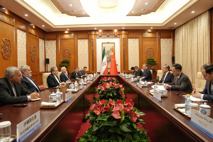 رایزنی‌های راهبردی تهران–پکن در پکن؛ تأکید عراقچی و وانگ یی بر تعمیق شراکت همه‌جانبه ایران و چین