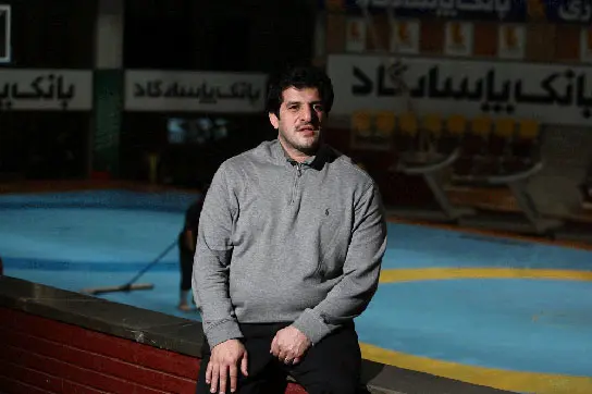 اقدام تحسین‌برانگیز رسول خادم؛ فروش خودروی شخصی برای کمک به پیرزن نیازمند