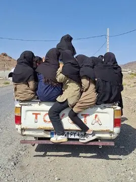 عکسی که نباید نادیده بماند؛ فریاد بی‌صدای دختران مدرسه‌رو سیستان و بلوچستان