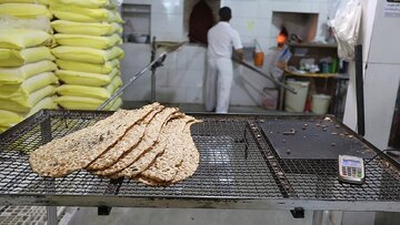 آیا قیمت نان سنتی افزایش می‌یابد؟ جزئیات تغییر نرخ در نانوایی‌ها و دستمزد شاطرها