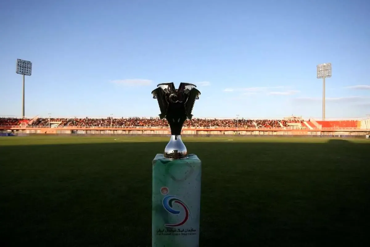 بمب شبانه فوتبال ایران: پرسپولیس صدر جدول لیگ برتر را تصاحب کرد