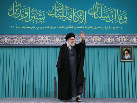 رهبر انقلاب :  رئیس‌جمهور آمریکا آشکارا فتنه‌گران را تشویق کرد