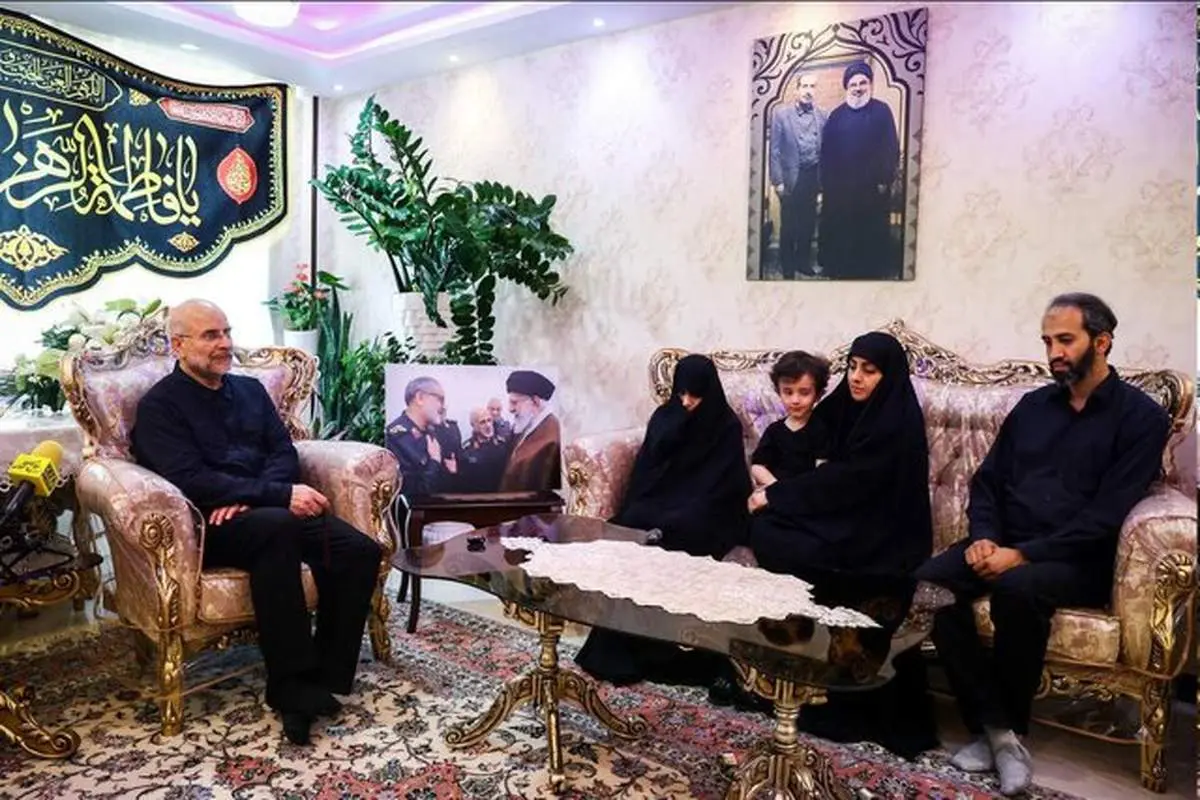 قالیباف به منزل شهید حاجی‌زاده رفت