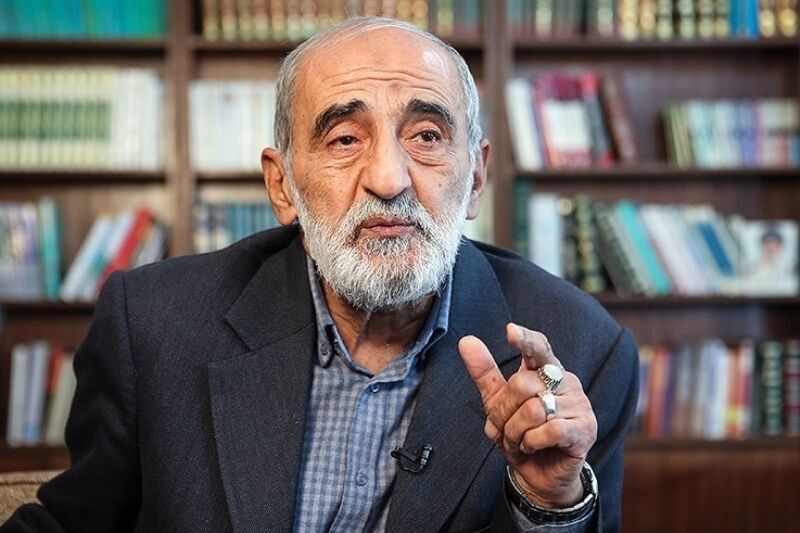 کیهان هشدار داد: واتساپ را رفع فیلتر نکنید، شاید پشتش موساد باشد!
