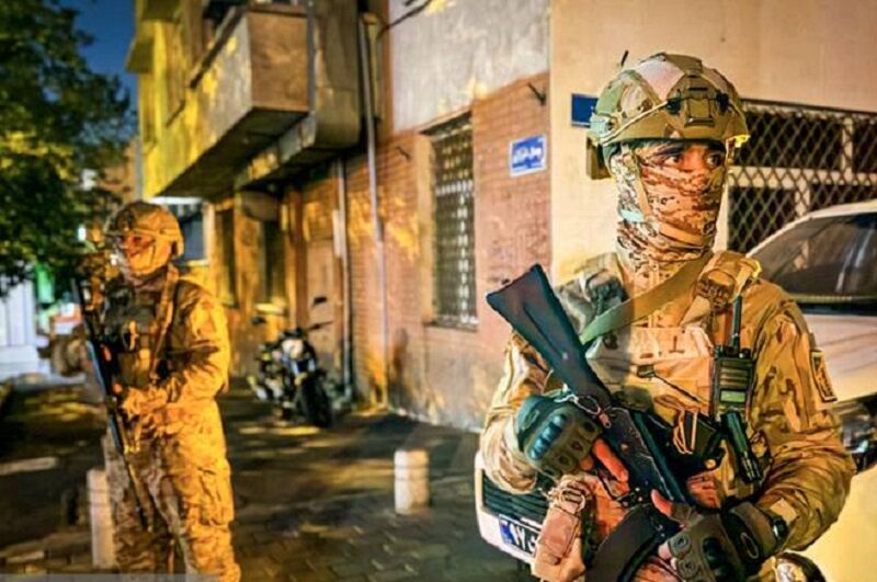 در فرصت مقتضی از نیروهای مسلح تشکر کنیم
