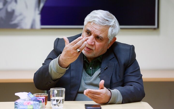 محسن پاک آئین: دولت در مورد تأثیر تک‌نرخی شدن ارز با مردم بیشتر صحبت کند!