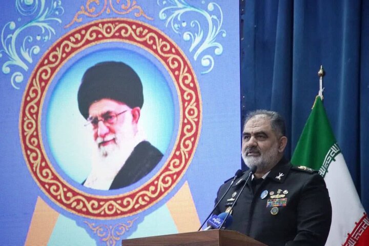 دریادار ایرانی: در فکر استفاده از ظرفیت دانشگاهیان و نخبگان در حوزه دریا هستیم
