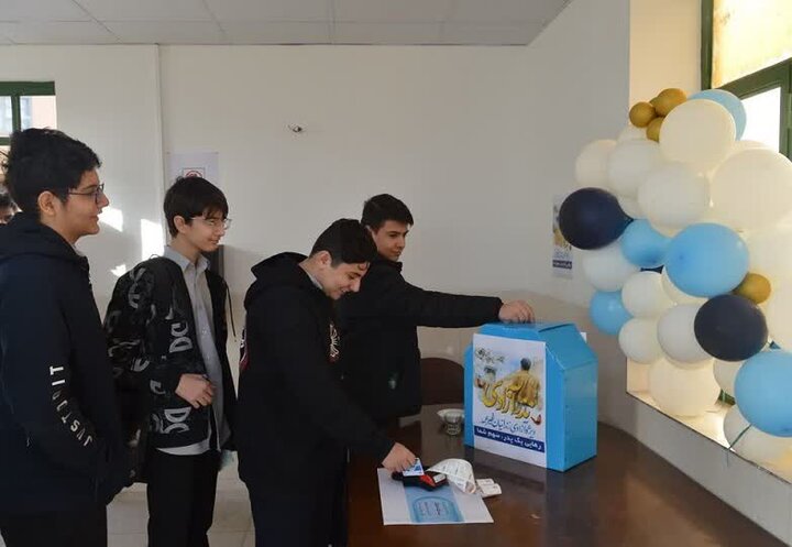 به همت دانش‌آموزان یزدی، زنگ آزادی زندانیان جرائم غیرعمد در مدرسه به صدا در آمد