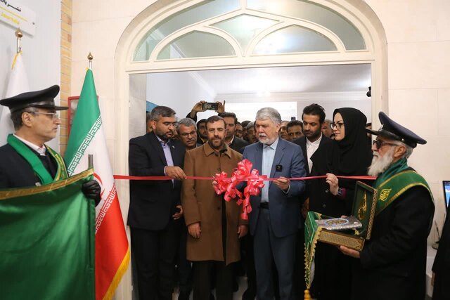 وزیر ارشاد شخصاً برای افتتاح کتابخانه این مسجد حاضر شد