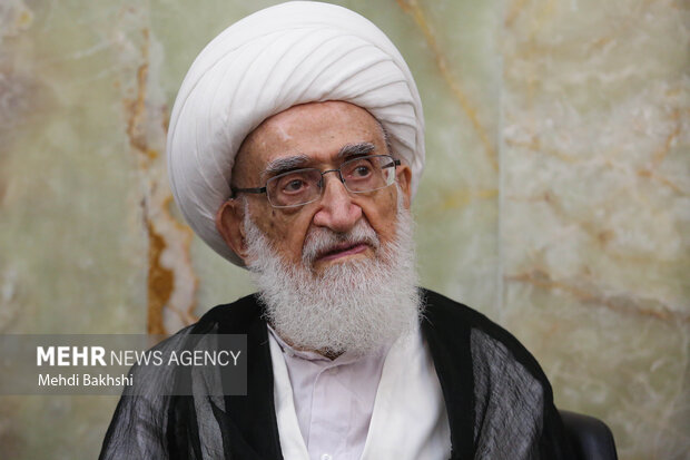 چرا آیت‌الله نوری همدانی، تهدیدکنندگان مقام معظم رهبری را محارب دانست؟