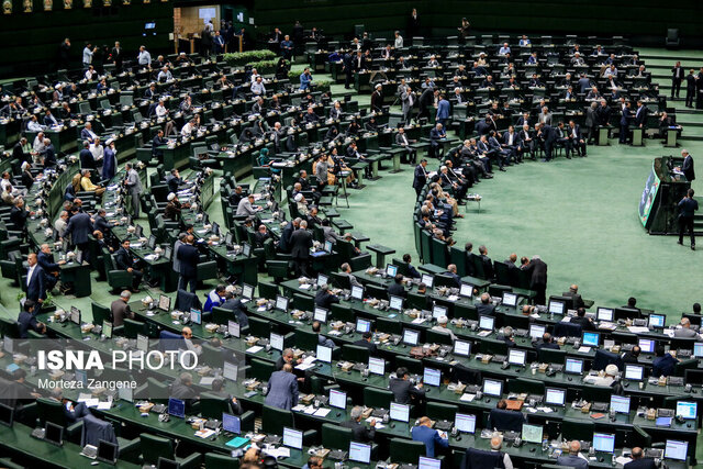 بیانیه مجلس: فرامین رهبری محور انسجام ملی باشد