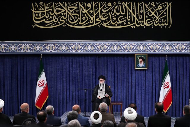 رهبر معظم انقلاب اسلامی:مسئولان باید با قوت و روحیه کامل به کار خود ادامه دهند
