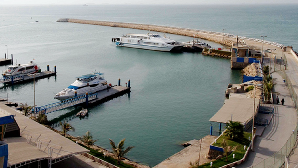 تعطیلی بندر شهید ذاکری قشم به‌دلیل شرایط نامساعد جوی